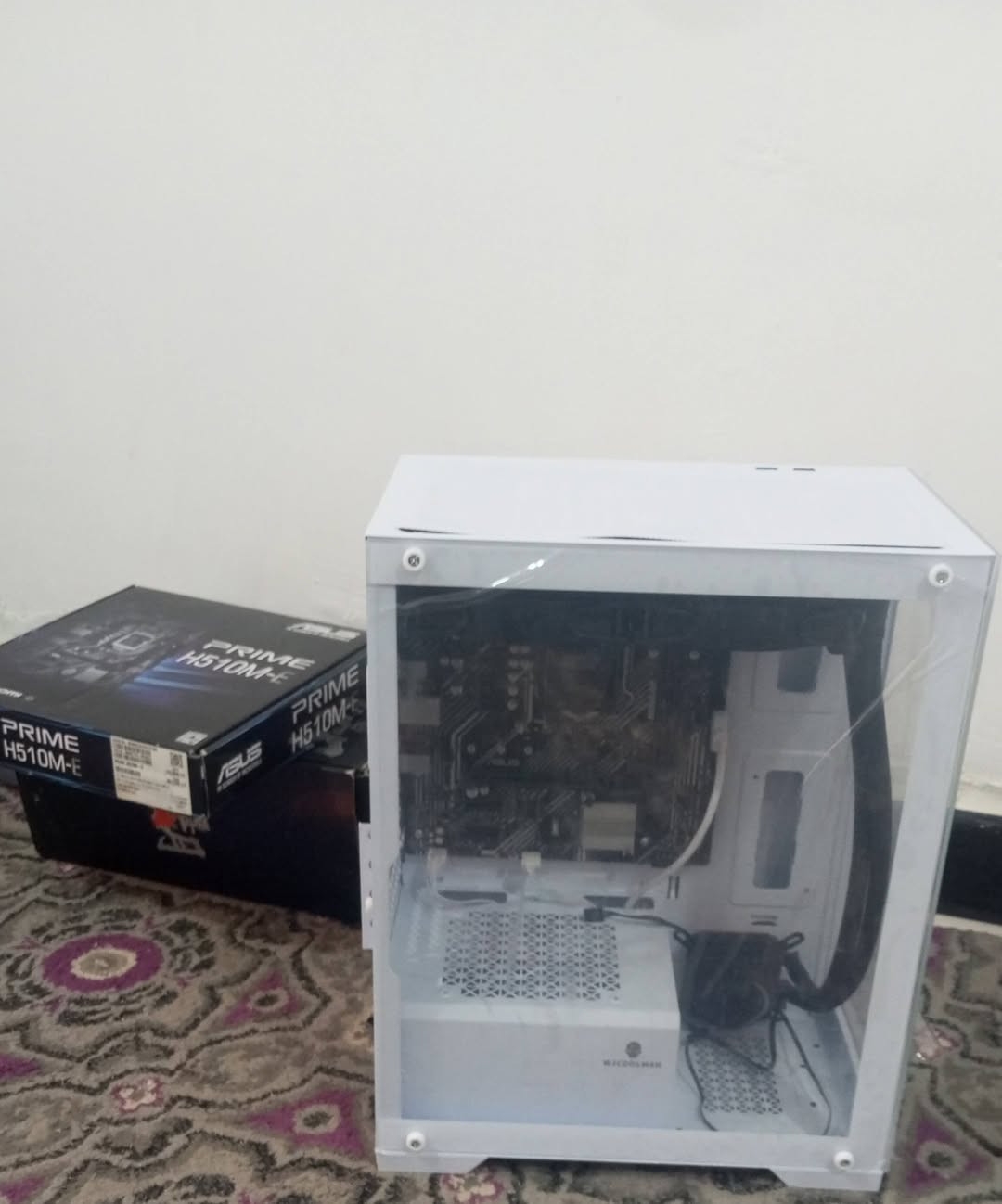 سلام عليكم للبيع كومبو i5 11400f البورد h510 من اسوس و مبرد مائي كيس ابيض جديد  نقص كارت و رامات و باور فقط القطع جديد ما مستخدمه سبب البيع تحتاجين فلوس السعر 350و عندي توصيل رقمي ***********
