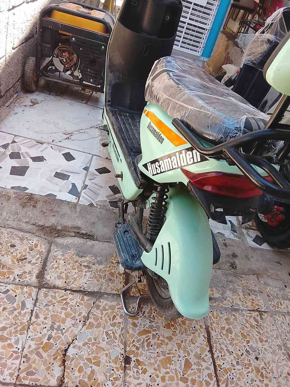 ةسلام عليكم دراجه شحن شاشه طافيه بيه قطع بطاريات منفوخه بس تشتغل وين ميعجبك اطلع بيه *********** مكاني ديالى

