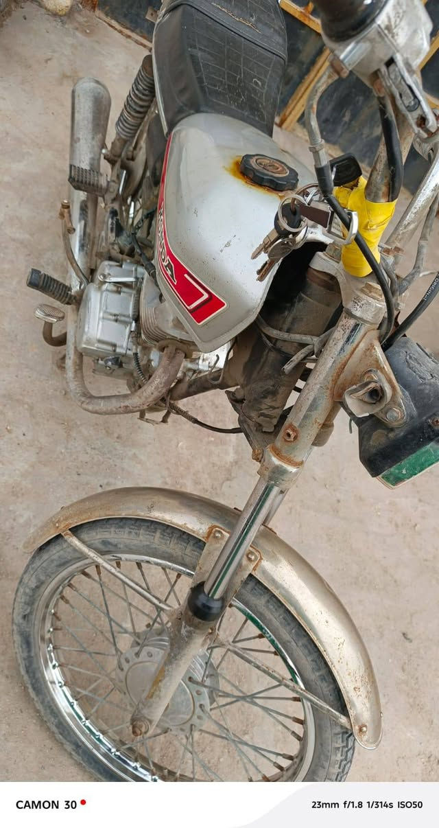 السلام عليكم انه مكلف بالنشر
دراجة ادوات للبيع السعر 300 الف للاستفسار اكثر الاتصال على صاحب الدراجه *********** 
النعوان بصرة تنومة
