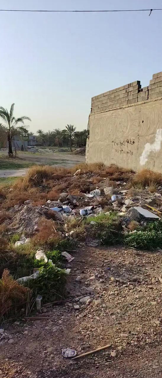 قطعة أرض للبيع مساحه 240 م واجهه 16م نزال 15م خدمات كامله العنوان بغداد المدائن سلمان باك شارع محمد الهندي للاستفسار الاتصال على رقمي الشخصي *********** سعدون الشمري
