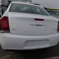 سياره كلايسلر s 300 ابيض اللون ويل كب عنكبوت كشنات جلد  شاشة كبير + كا...