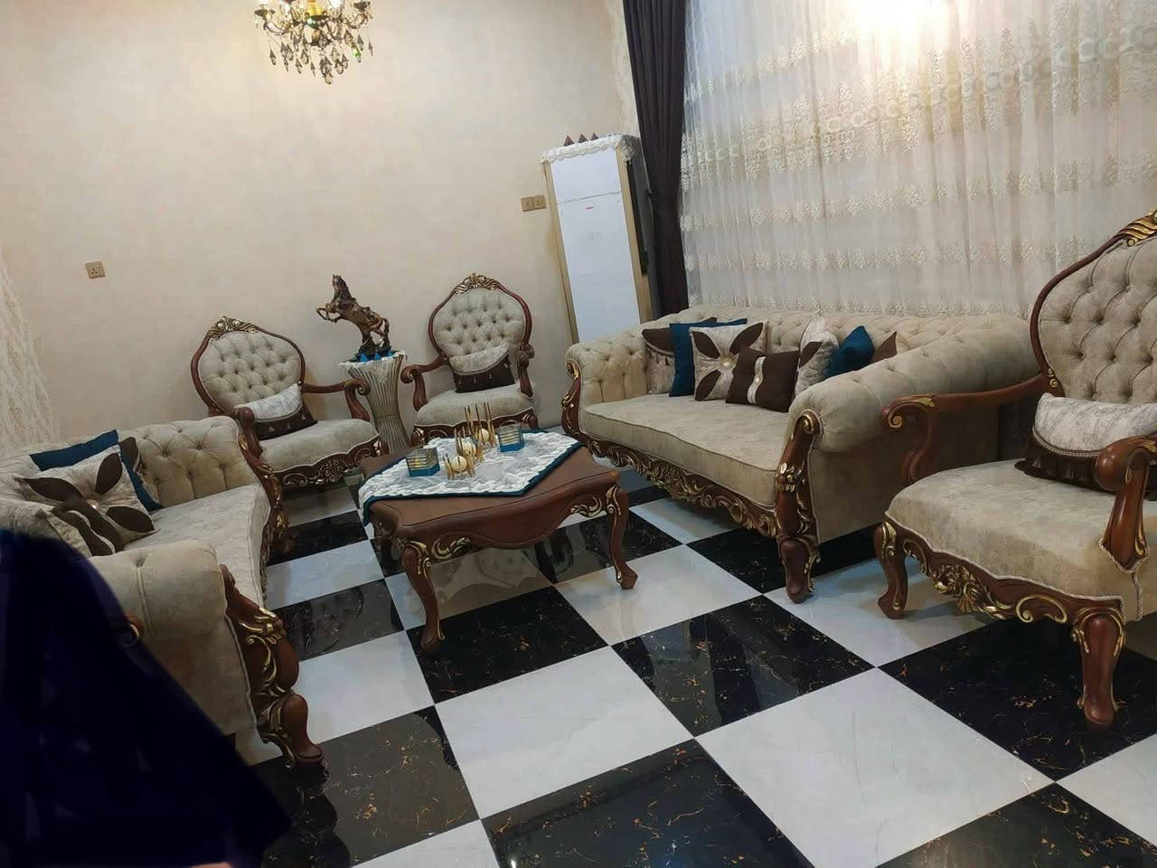 ......... بيت للبيع....... طابو صرف..... بناء حديث طابقين على شارعين 
الموقع // حي الزهراء قرب سوبر ماركت علي 
المساحة // ١٢٥م خارطة مربعة للتفاصيل والاستفسار الاتصال بالرقم *********** / *********** يوجد واتساب
