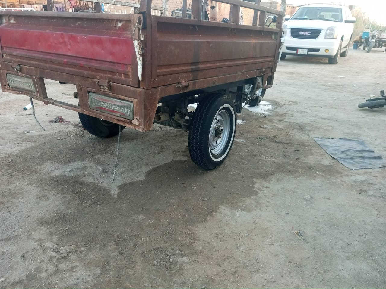 السلام عليكم ستوته للبيع موديل 13 اوراق شاصي مقفول محرك 24 ما مفتوح شرط سعر 1,250 ناصريه مركز***********
