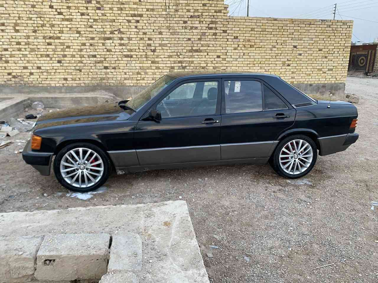 السلام عليكم 
مارسيدس 190 طيارين موديل 91
محرك بلاد 4 سلندر كير عادي صبغ عام جمالية
تخم تاير 17 اصلي جديد ويل جديد باتري جديد 
غرفة جديدة كهربائيات كلها شغالة معمرة توها
نصبتها حلوة بيها نوقص بسيطة مافارغ الها
والسيارة خير من الله ترايك للموصل
صاعدة هزة ورقم جديد انكليزي
بأسمي مداور ثاني يوم سنوية لـ 28

سبب البيع اريد سيارة بيكم لشغلي
سعرها 38 وبيها مجال بسيط 
مكان ذي قار الشطرة ***********
