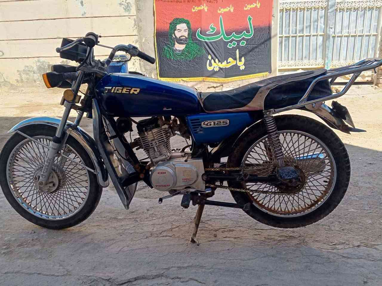 السلام عليكم تايكر موديل 20 للبيع الدراجه أوراقه ضايعه اكفله من كلشي  الدراجه كله جديد تأيرات جوابه زنجيل كهربائياته كله شغاله  هندر واحد شرط تجي وتشوفه يعينك تأخذه تضل تترحملي امانه الله مكاني بابل السعر 300 وبيها مجال للشراي *********** ملاحضه بس اليوم متفرغ
