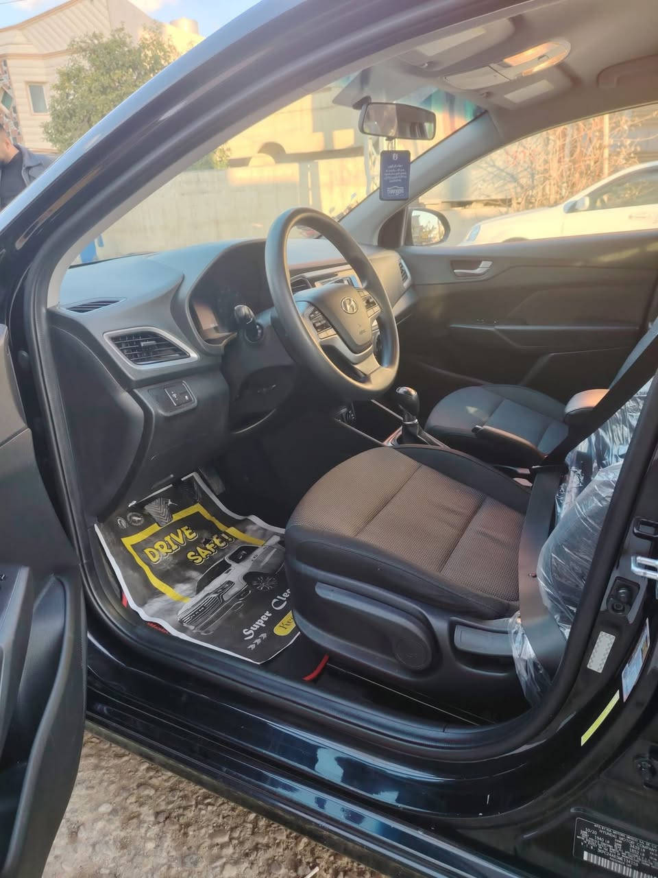 اكسنت 2021 كير عادي  سيارة ليبل واحد بيها طعجة بل بونيد وبارد بل باب أصبعين وبعدها نفسها مامعدلة ضررهاًمنً امريكا ماشية 60 ألف ميل سنوية وهزة جديدة تخم تيارات جديد سيارة صافية من كلشي سعر 115وبيها مجال للاستفسار : ***********
