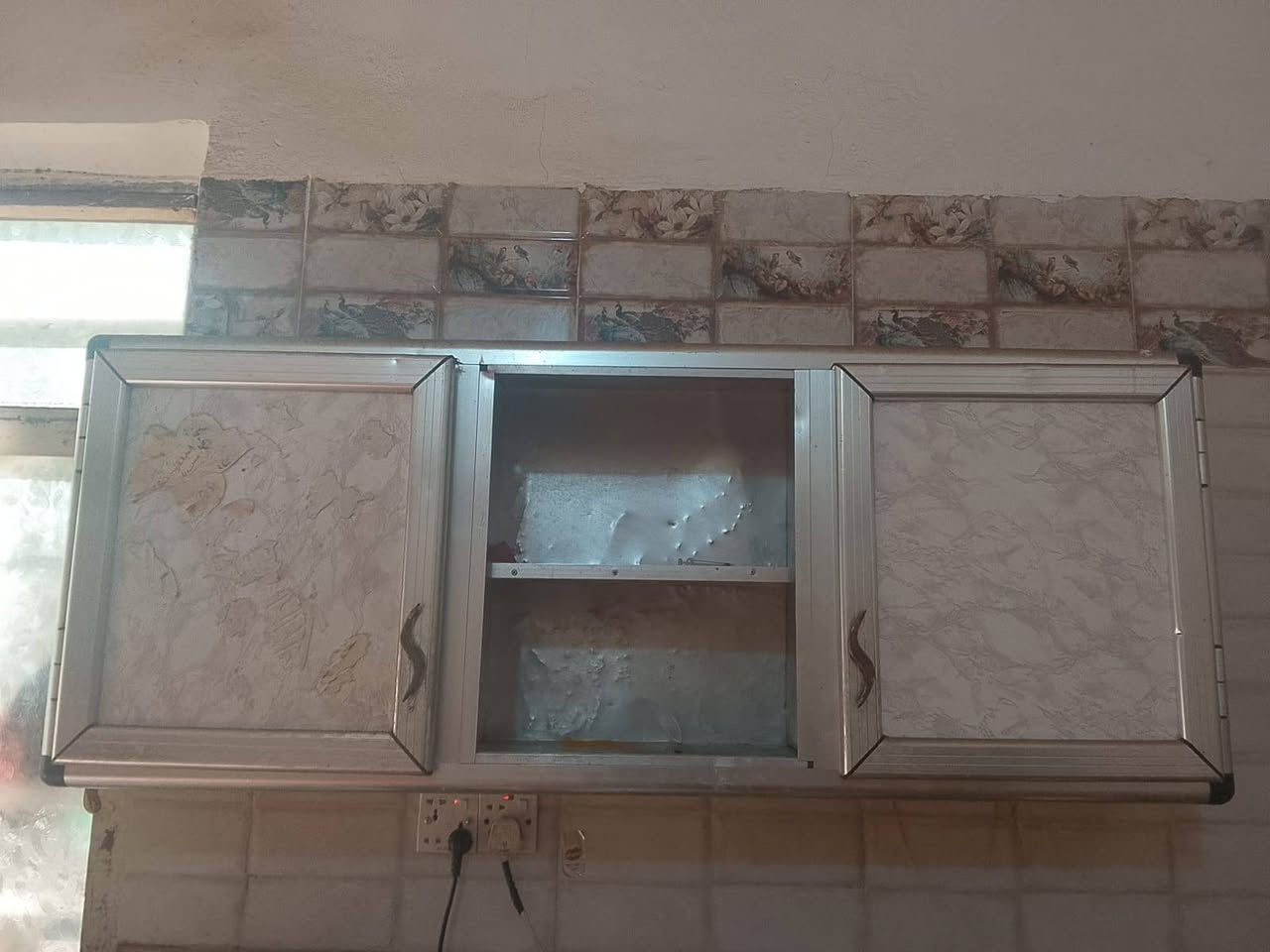 قنفات 10 نفرات  السعر 130 وبيهن مجال(((   كاونتر وسنك ))) السعر 75 مكاني طويريج( ***********
