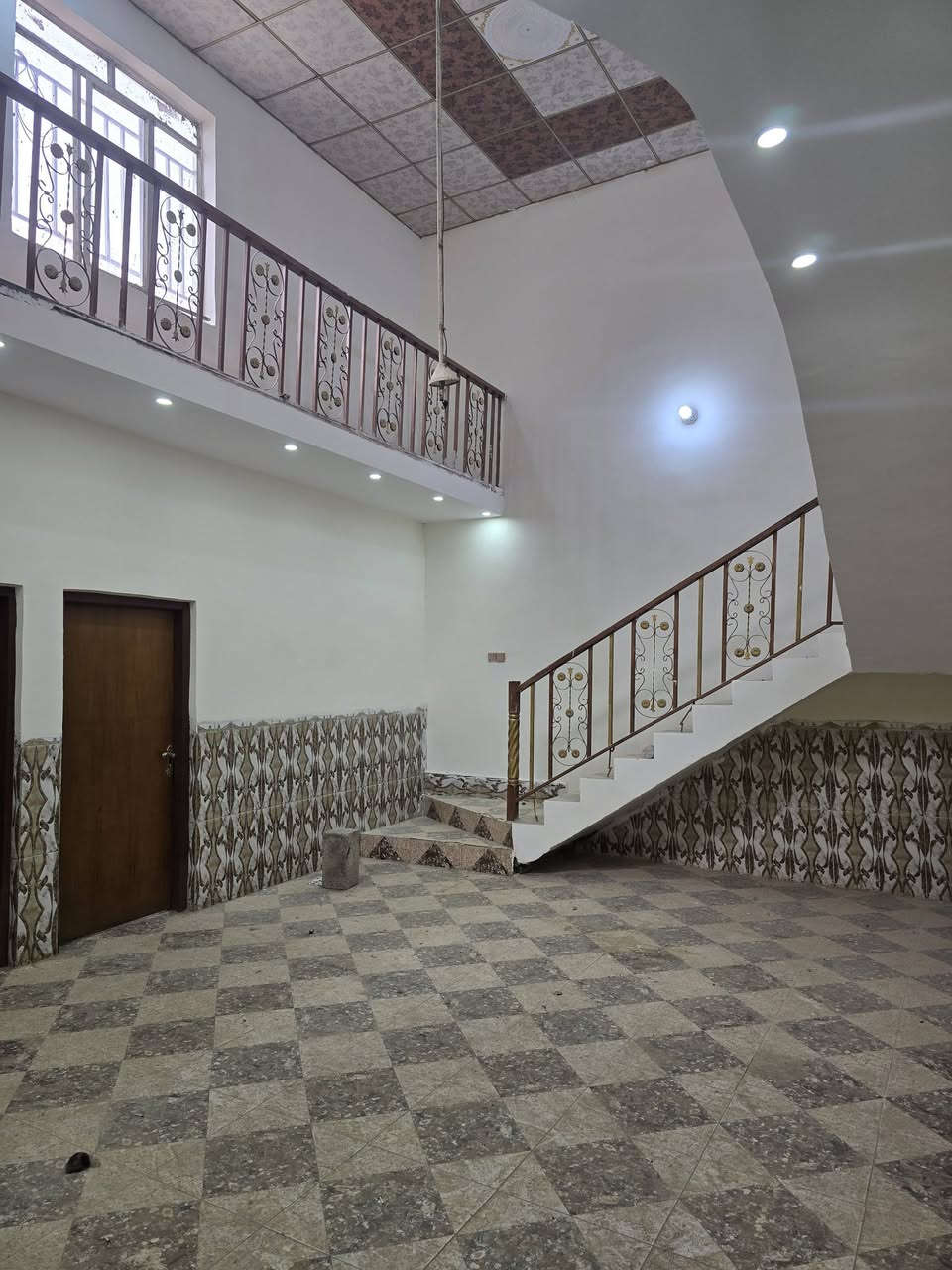 المساحه / 250
الموقع /الجبيريه الثالث بالبدايه  مقابل الطاقه
الغرف/4
الحمامات/2
سند /25 
السعر/ مميز
***********
