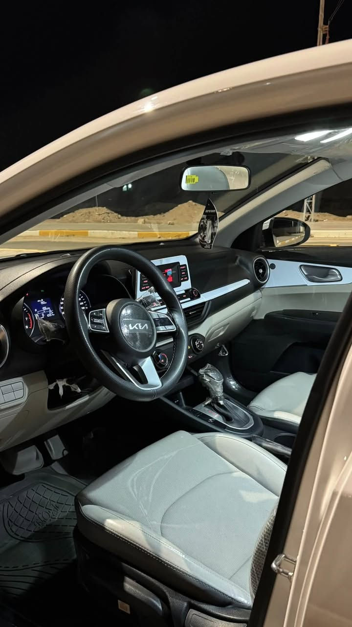 السلام عليكم
كيا سيراتو موديل ٢٠٢٤ 
مكفولة كفالة عامة ماشية ١٠ الاف فقط 
رقم بغداد 
گير ٦ نمر 
مكينة ١٦٠٠ 

مواصفات السيراتو العادية 
حساسات خلفية 
داخل لونين 

السعر ١٧٥ $

للتواصل 
***********
