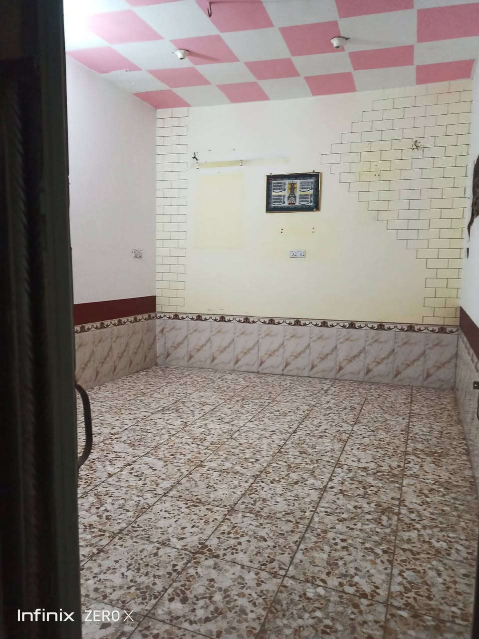 بيت خلفي للآجار مكانه حي الفداء
***********
