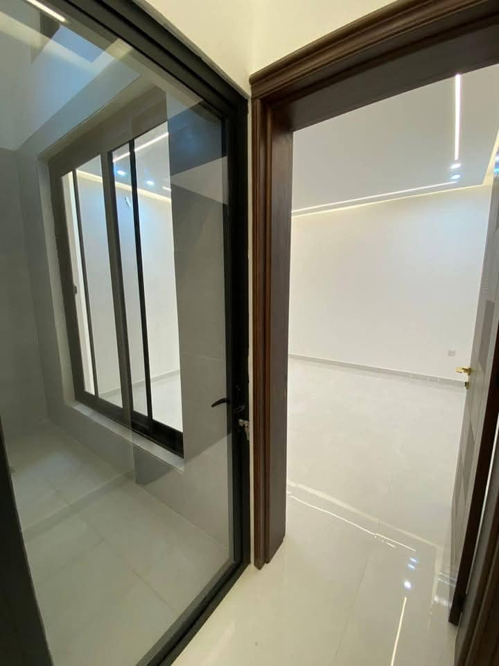 دار للبيع
المساحه ٩٥متر
الابعاد ٤،٧٥في٢٠ متر
الموقع البنوك التربيه
يحتوي على
٤غرف نوم سويتات
استقبال ومطبخ حار بارد
صاله كبيره
واجه مرمر ارضيات مرمر
بناءحديث درجه اولى
للإستفسار
***********
***********
شركه كل العرب للتسويق العقاري
البنوك شارع الكنيسه مجاور روضه البنوك الاهليه
نستقبل جميع عروضاتكم السكنية
