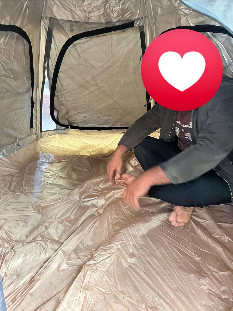 سلام عليكم خيمة 🏕️ امريكا 🇺🇸الصنع درجه اول سريعه النصب اصلي تكفي ٣ اشخاص بطنه قماش شتوي و قماش صيفي تكدر تستخدمه بي شتاء بي صيف مع جنطه حمل مع ملاحقاته السعر ٥٠ يوجود توصيل/***********
