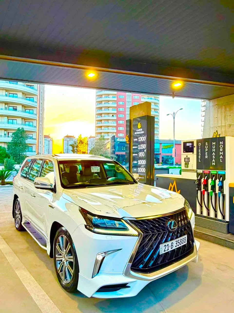 للبيع: Lexus LX 570 2016 بريم  الموديل: 2016
الممشى: 91,000 كم 
السعر 525 
الحالة:
مكفولة كفالة عامة من الدعامية إلى الدعامية
ملاحظه بيهه كارت با الباب فقط
المواصفات:
داخل بيجي
شاشة + سماعات
فل كامل المواصفات
بصمة تشغيل
نظام مانع الانزلاق
ورقة بيانات
مقاعد جلد مع تبريد وتدفئة
تحكم كهربائي بالمقاعد
رأس ديفيدي
5 كاميرات
ثلاجة
إضاءة زينون
نظام هواء مزدوج
وضعيات قيادة (إيكو / سبورت)
حساسات أمامية وخلفية
مرايات كهربائية
فتحة سقف
باب خلفي كهربائي (جك)
رادار أمامي
المحرك والكير:
بشرط، غير مفتوح
باسمي، تحويل مباشر
4 إطارات جديدة
سيارة مال بيت، بدون أي صرف
رقم الهاتف: ***********

