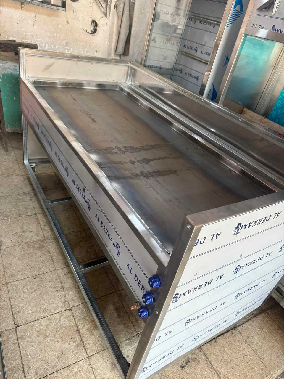 تجهيز كرلات مواكب 
قياس 225*100*110 
طاوى 6 ملم تغليف 1 ملم من البطن عازل حراري تغليف من الخارج ستيل0.6 طافي 
هيكل الشاصي انج ونص 1 ملم متوفر كافة الاحجام والقياسات حسب طلب الزبون 
بغداد العلاوي شارع 6 قرب المتحف العراقي 
*********** متوفر واتس
