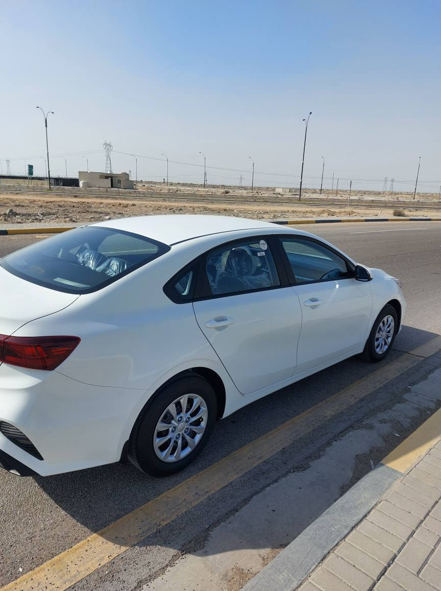 كيا سيراتو موديل ٢٠٢٤ للبيع
السيارة رقم بغداد( المرغوب والجوكر ) تتحول بكل المحافظات مشروع وطني،  مكان السيارة البصرة،  السيارة وارد خليجي الاصلي حرة تحويل بنفس اليوم بأسم المشتري، هزة جديدة وسنوية جديدة ورقم دولي جديد 
محرك ٢٠٠٠ الفين ( المرغوب) وكيرها AT ( المرغوب) ..
السيارة استخدام شخصي ماشية ٣٣ ألف فقط، كفالة عامة من الحادث والضربة والصبغ والتبديل والبارد.
مواصفات نص فول ، تحكم ستيرن، زنون، حساسات، كاميرا خلفية، نظام S سبورت رياضي ، تخم تاير ياباني اصلي ماركة برجستون قبل ٦ ايام شاده الها ، السيارة بحالة الوكالة وستيكرات الشركة موجودة ، ألف دينار ماتصرف عليها 
بالعافية على اللي ياخذها 
بيع مستعجل جوه السوك السعر ١٧٥
مكاني البصرة غير متواجد على النت 
اتصال فقط ***********  
والله يرزقكم جميعا بحق محمد وال محمد
