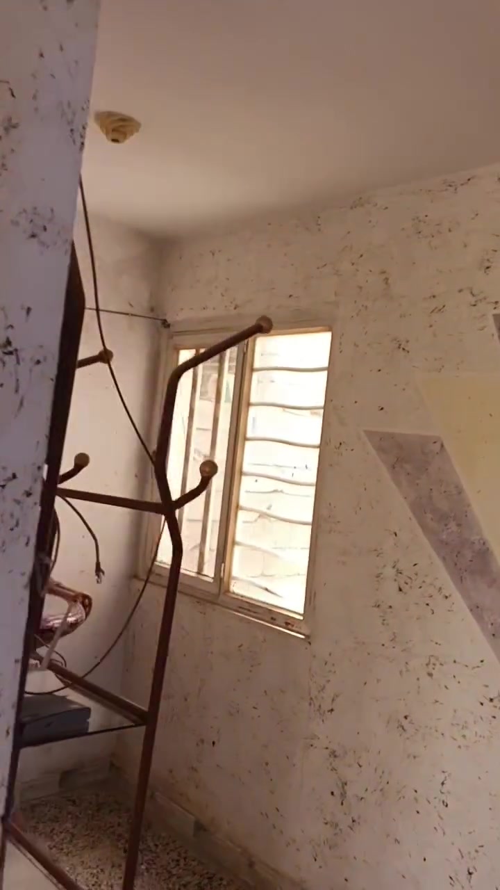 السلام عليكم/بسبب الوعود الكاذبة اعدنا النشر.
بيت ومشتمل للبيع
الصنف/وقف
العنوان/گميرة..قرب جزيرة بغداد السياحية
البيت/مساحة البناء 218 متر مربع. طابقين الارضي: 3 غرف نوم. 3 حمامات وصحيات / صالة /استقبال /مطبخ/ طرمة/ كراج.
الطابق الثاني/ : 2 غرف نوم احداهما سويت.
المشتمل/ مساحة البناء 59 متر مربع:
غرفة نوم / استقبال/  مطبخ/ صحيات/ سقفه ساندويج
خلف الدار / مساحتها اكثر من 100
 متر
امام الدار/حديقة مساحتها :اكثر من 400 متر
منطقة مفتوحة متوفرة جميع الخدمات من / ماء . كهرباء  .مجاري
تبليط والارصفة 
اي استفسار اخر تتواصل على الرقم
*********** (ام محمد)
