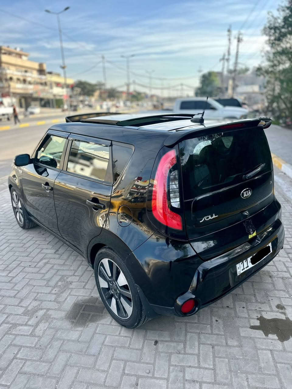 كيا صول VIP للبيع 2014 بأسمي بغداد
السيارة فول مواصفات للاخير
محرك الفين البنيد مصبوغ فقط 
المواصفات 
1 بانوراما
2 بصمة
3 كشنات تبريد + تدفئة
4 ستيرن تدفئة
5 مري شفط
6 كشنات خلفية تدفئة
7 جنطة كهرباء 
8 ترحيب عند الاقتراب
9 بصمة بالابواب
10 اشاير بالمري
11 سستم سماعات ذكي
السعر 112 وبيها مجال المكان بغداد 
 ***********
