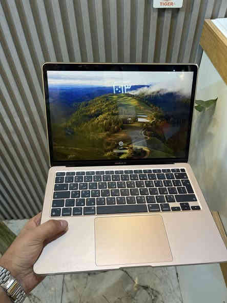 السلام عليكم شباب 
عندي ماك بوك ابل للبيع 
نظافة100% شخط مابيها حتى لاصق شاشه بيها مغلفه تغليف كامل 
معالج m1 غني عن التعريف 
ذاكرة256 
بطارية🔋92
بيع فقط سعرها 750الف وييها مجال بسيط مكاني بغداد الاعظمية مااطلعها توصيل شباب تجي تفحص بيدك وتجيكها وتاخذها وتتوكل***********
