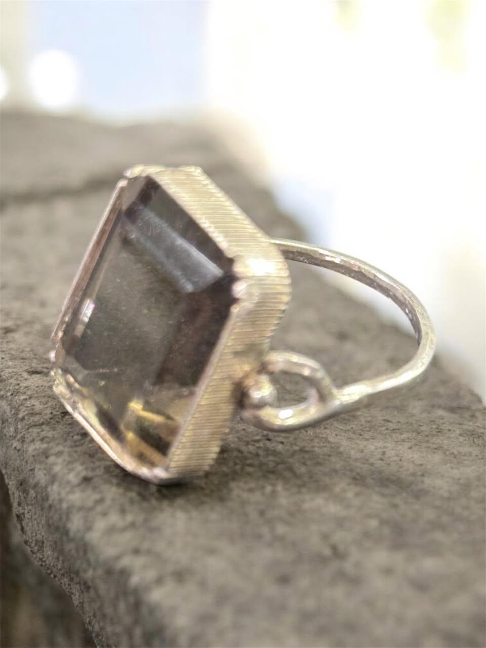 محبس    
صناعة يدوية 
-  فضة عالية /  925
- نوع الحجر  / حجر طبيعي نوع ( توباس )
- العنوان / بغداد / الكرادة / حي الوحدة . شارع سلمان فائق  (  مجمع بازار انتيك بغداد )  
   الطابق الاول  
  للاستفسار اكثر الاتصال لاستفسار اكثر الاتصال 
  ***********        
  *********** 
واتس اب او فايبر او مراسلة الصفحة.
