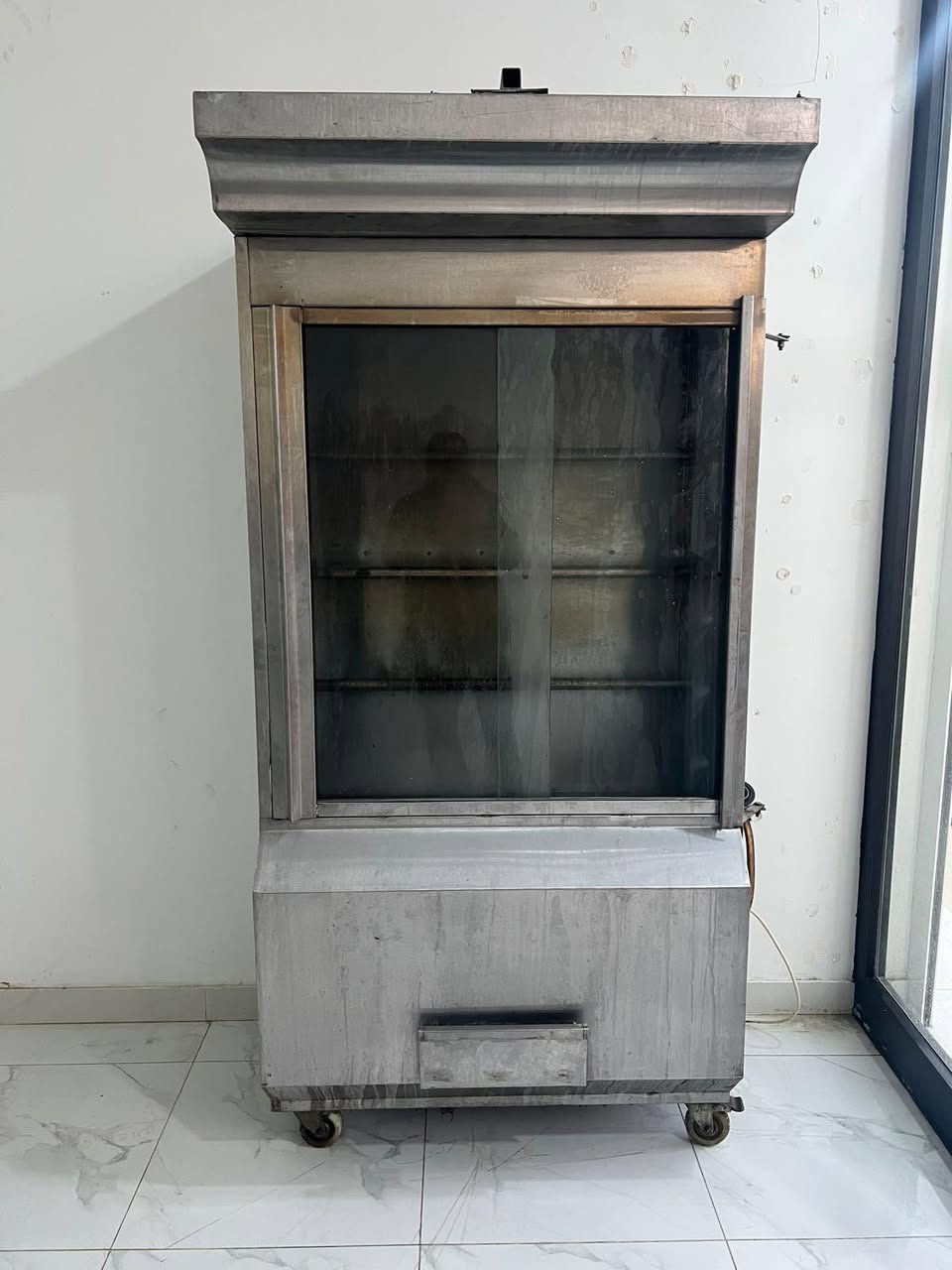 ميز ستيل عدد ٢ واحد متر واحد مترتين
شوايه دجاج ستيل 
عربانه حب وجبس وشاميه
حمايه اكل ٤خانات
صباخ عدد ٢واحد دبل عين وثاني ثلاثي
جدوره عدد ٤ اصلي
شوايه كص ستيل 
كل الغراض اصلي وستيل
***********
