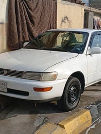 عندي عندي سياره للبيع كورولا 1994 رقمها بغداد 077732617315