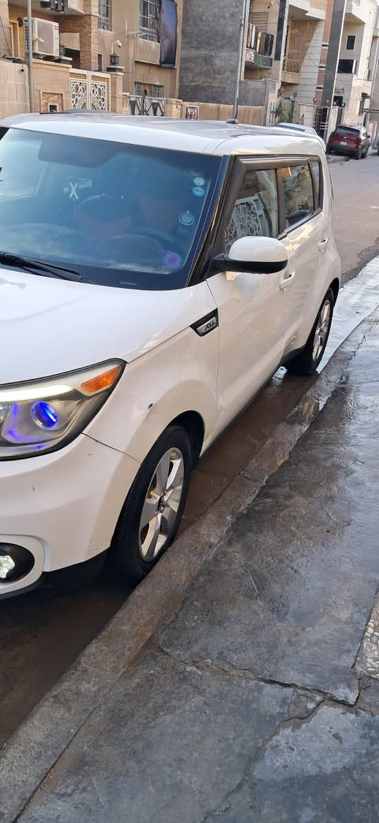 السلام عليكم كيا صول موديل ٢٠١٨ للبيع 
رقم سليمانية محرك ١٦٠٠ gdi مواصفات اعتيادية
كير ومحرك مكفولات برغي مامفتوح بيهة 
تايرات وباتري جدد حدادية كاملة جديدة
السنوية لحد ٢٠٢٩ 
السعر ١٣٥ وبيهة مجال للشراي 
للاستفسار اكثر الاتصال عالرقم ***********
