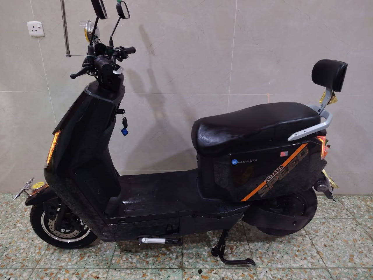 سلام عليكم دراجه سكنس مويدل 2026..
مستعمل شهر فقط .
6 بطاريات كبار .
نظام 3 سرع .
سرعه 110.
تشغل بصمة +كرت ..+لايت زنون ابيض عالي ناصي 
نظام رجوع لخلف R.
ملف 3000W .
دبل اشاره ..
تمشيك أكثر من 50 كيلو بل الشحنه الوحده .

السعر 750 ...... 🚩.مكاني ابو غريب مجاور مجمع بدور بغداد السكني .
***********
*********** متوفر واتساب
