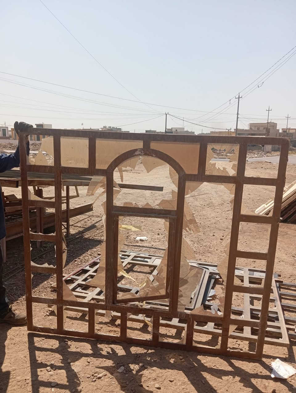 باب حوش للبيع ادريج للبيع شباك بلاستك  للبيع شباك حديت للبيع تغات للبيع  //***********//***********/// موصل
