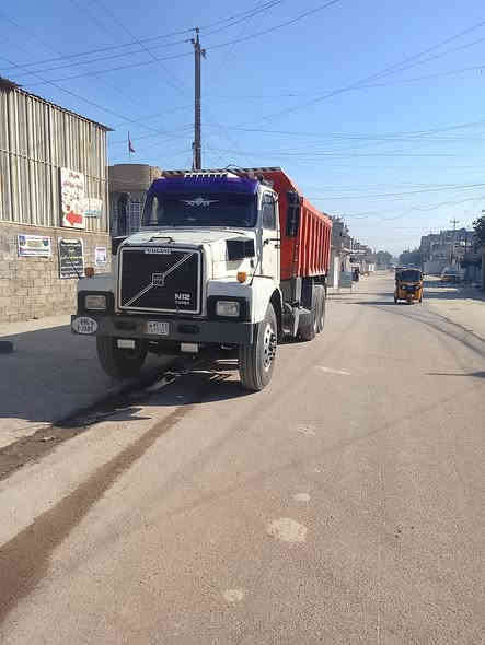 سلام عليكم فالفو برازيلي للبيع موديل ٨٩رقم بغداد الماني تحويل ثاني يوم مكينه جي عشره بيه خيط بخار بدون تنقيص كير اربعه ب اربعه فقستين مجموعه فراشه خفيفه قماره بلاديه تايرات القدام جدد والوره نص عمر مكاني بغداد السعر ٢٥ وبيه مجال (قليل)رقم الهاتف *********** المو شراي لا يتصل
