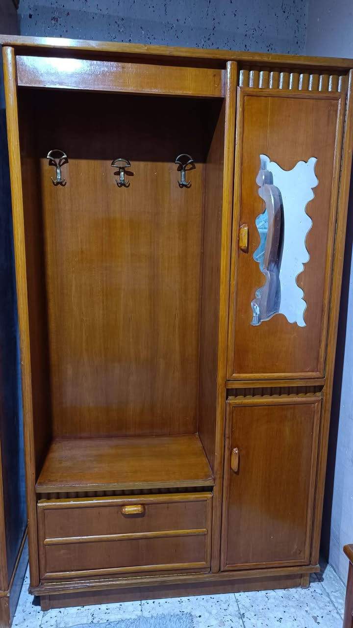 غرفه للبيع ام الخمسه طابقين ظهر جرجوبه نظيفة كلش السعر 900وبيه مجال مكاني محاويل للاتصال ع الرقم ***********
