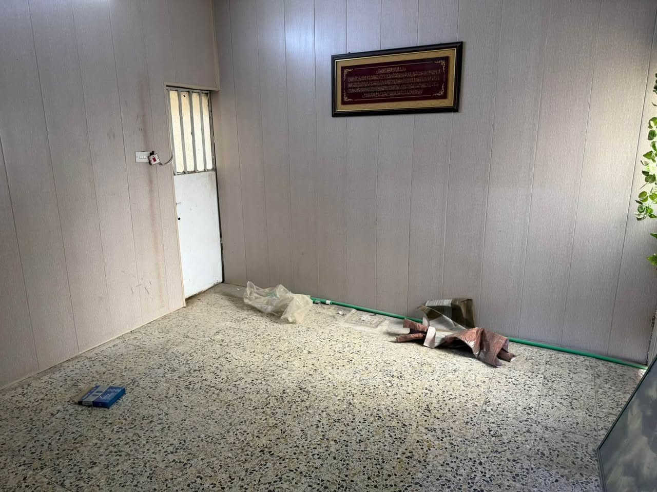 يعلن مكتب البحر للاستثمارات العقارية

عن توفر بيت للاجار في الطويسة مقابل خدمات موقع مميز 

مواصفات البيت

غرف عدد 4
صالة عدد 2
استقبال
مطبخ 
صحيات عدد 2
كراج 
سعر الايجار مليون ونص قابل للتفاوض

للاستفسار زيارة موقعنا الكائن في البصرة _الجبيلة_ الشارع العام  او الاتصال على الارقام التاليه 
‏ ***********
‏ 0786097078
