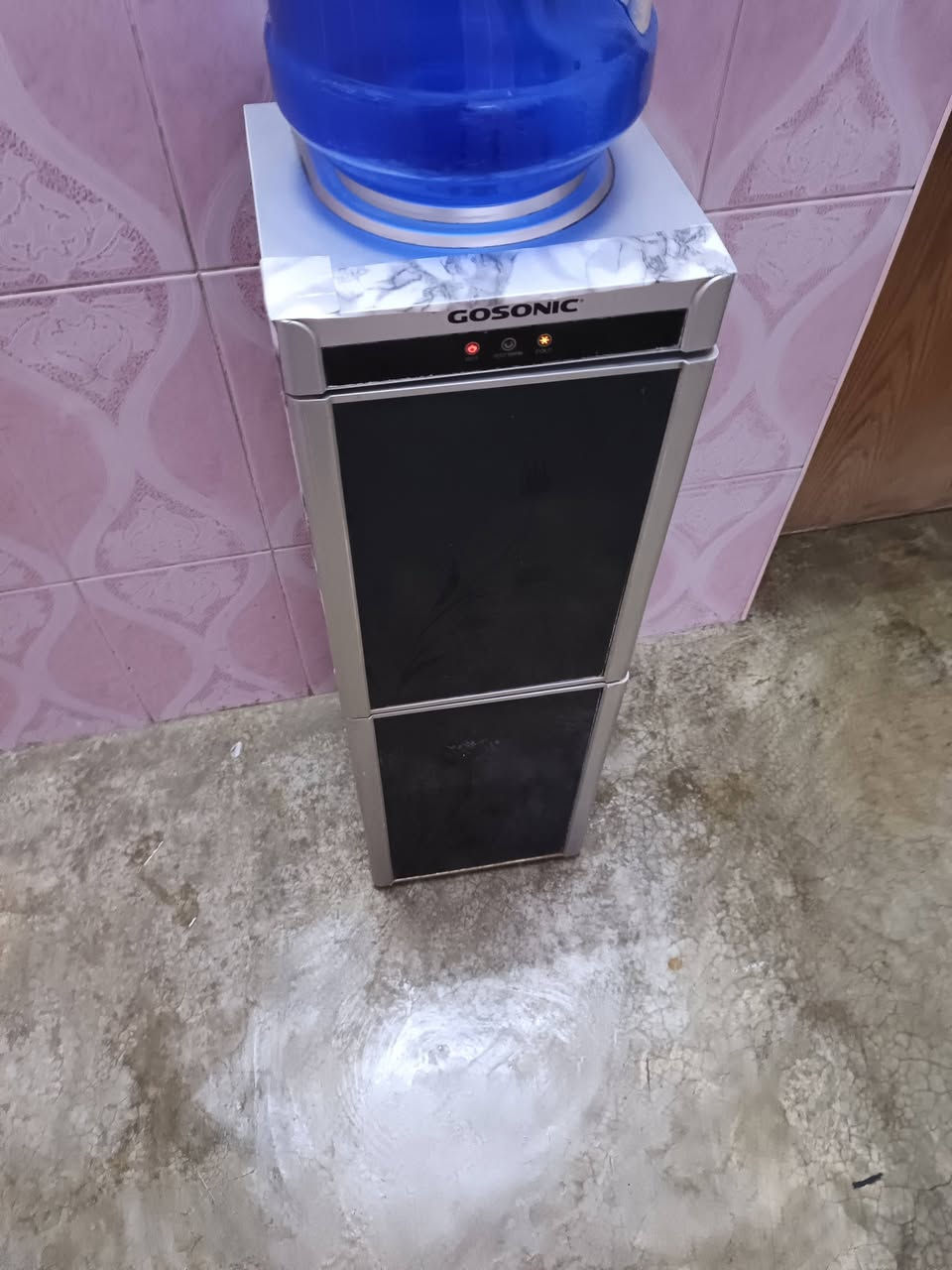 سلام عليكم براد شغال شرط حار بارد كل عيب مابيه كله شرط  السعر 55 وبيه مجال مكاني كركوك حي عسكري شراي اتصل ***********
