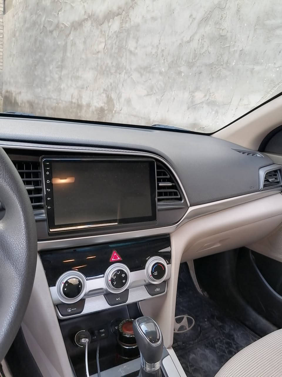 سلام عليكم النترا ٢٠٢٠ خليجي محرك ٢٠٠٠ كير AT كفالة عامة السيارة باسمي الموقع بغداد الشعب سنوية والهزة بعدن جدد *********** السيارة ماشية ٧٦ الف كيلو
