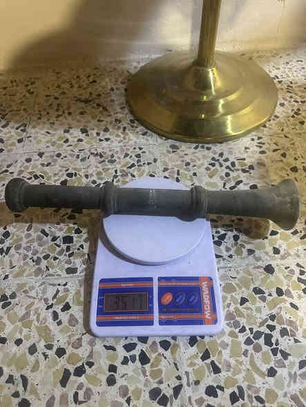 يدات هاون عدد ثنين الاول قياس 38سم وزن ثلاث كيلوات ونص الثاني صغير قياس 16 وزن 282غرام  رقمي ***********
