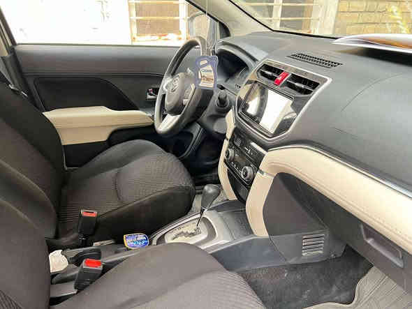 السلام عليكم مكلف بلبيع والنشر تيوتا راش مديل ٢٠٢٣ سياره خليجيه مكفوله كفاله عامه مداور ثاني يوم رقمه بغداد ماشيه ٤٩ الف محرك ١٦٠٠ الرقم  انكليزي الصوره  السعر175 وبيه مجال مكان السياره بغداد.  ***********
