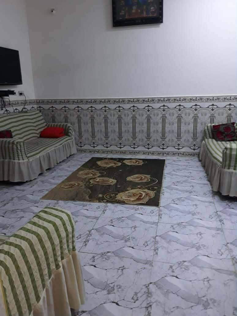 طابوزراعي سند25المساحة350م بناء طابوق قريب ع الشارع العام حديث نظيف جدا السعر72مجال
غرفتين صالة استقبال مطبخ صحيات منور كراج سيارة مع  مساحة150م فارغه جاهزه للسكن او الزراعة يرهم مراوس مع بيت حي العسكري ال3 مراسلة او الااتصال لطفا ***********
