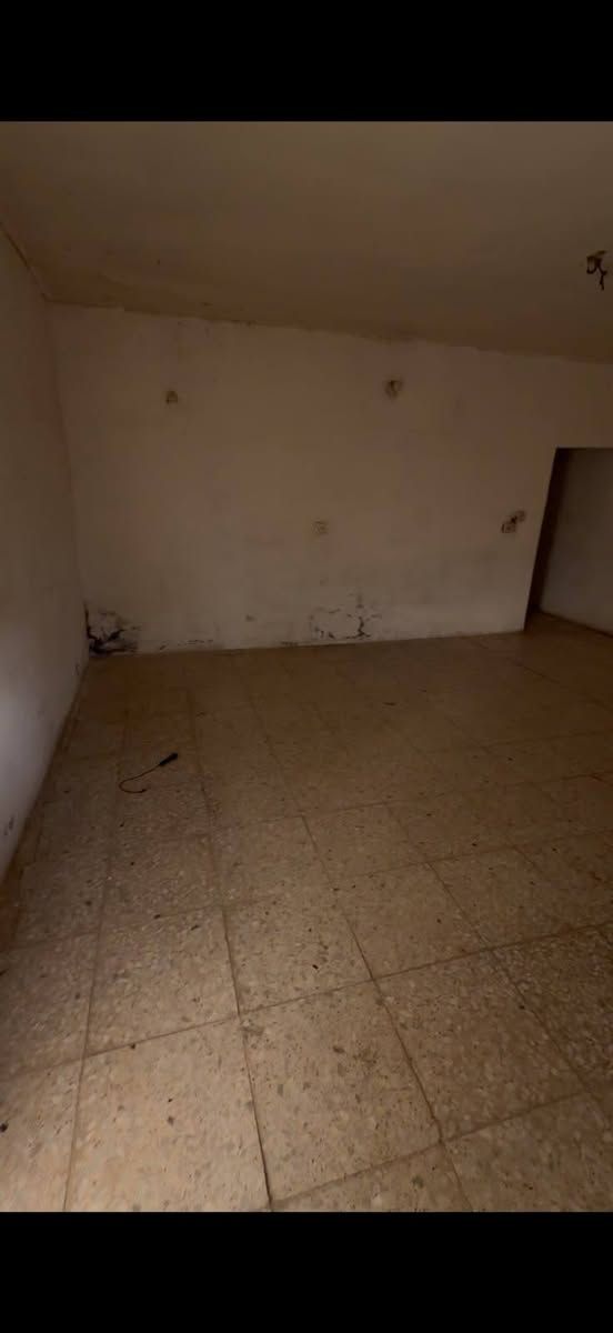 يالله بيت للبيع منطقه حي الجهاد مساحته110واجه5ونص نزال20 يحتوي على غرفتين نوم وصاله ومطبخ وحمام غرفه جوه وغرفه فوك السعر جداً مناسب تفليش الاسعار 
للاستفسار***********
