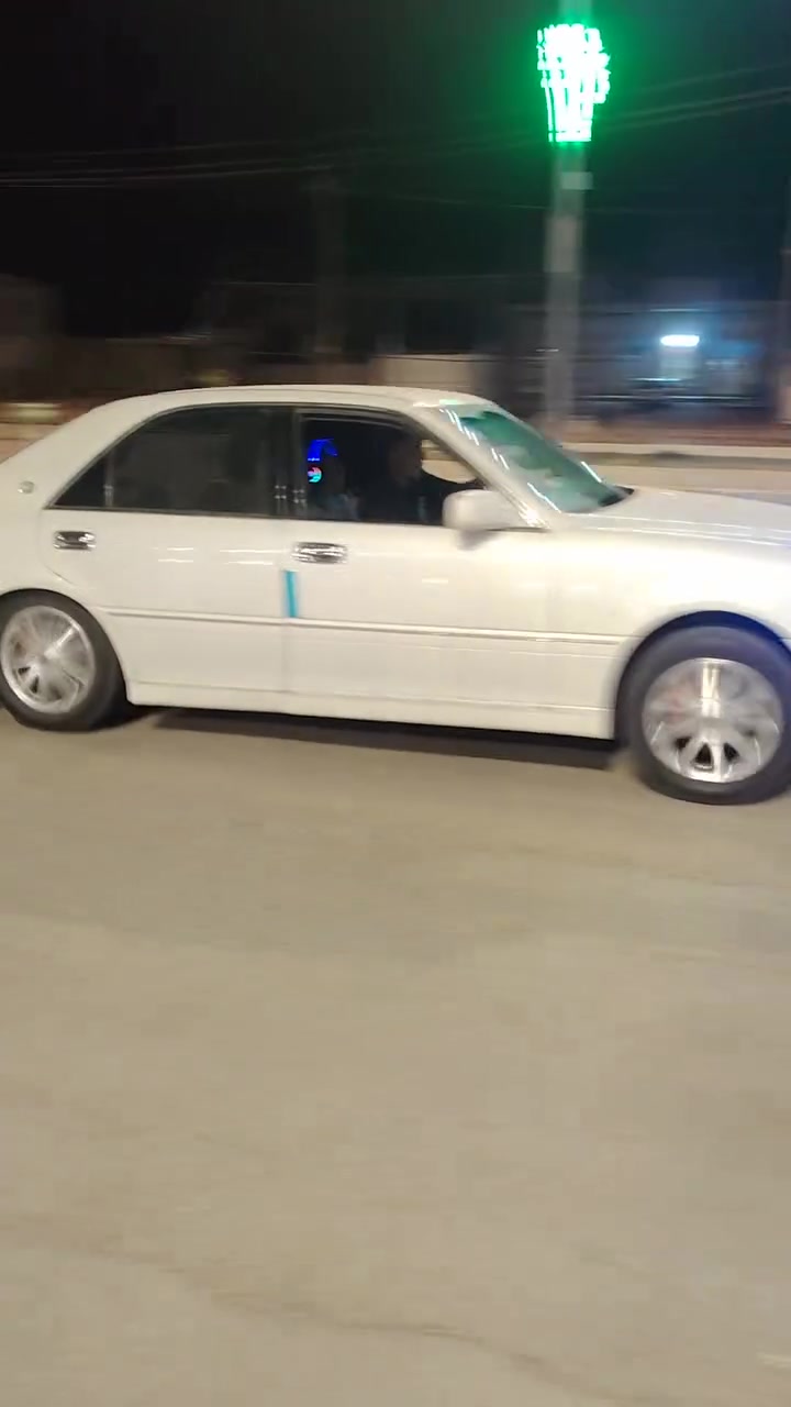 للبيع تيوتا كروان ملكة مديل 2002 السياره كفاله عامة من كص وضربة ونقل جثة واصوليات ورسميات  رقم أنبار مشروع وطني مداور ثاني يوم بسمي السياره 
مواصفاتها السياره
✅ديفور الجبير 
✅شاصي 75 
✅4دكم  
✅مري شفط 
✅ستيرن كهرباء
✅كشن كهرباء
✅برده خلفية 
✅تحكمات خلفية 
✅جام كهرباء 
✅داخل بيجي مخمل  
✅ويل نجمة نفطي 
✅تخم تاير جديد  
✅حدادية بلجيس 
✅سبير + عده كاملة 
✅تبريد ثلج سلبت + تبريد خلفي وثلاجه 
✅قواعد ضوئية 
✅شاشة كبيره كرستال     
السياره تحويره نجف فوك وجوه دشبول امارات     
السياره كاملة مكملة••
السعر ١٣٥ وبيه مجال الشراي
العنوان بابل الطليعه
***********
