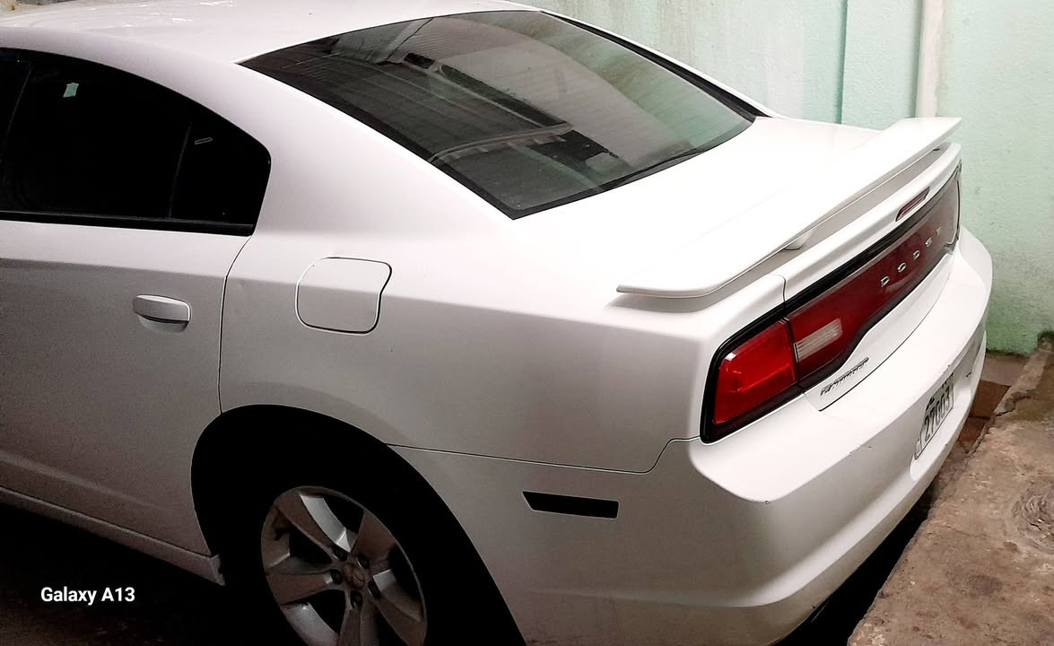 سياره جارجر 2011 لون ابيض مكينه 3600
ماشيه ١١٤ ميل السياره بعدها على وضع الشركه بيها جاملغ  امامي صبغ وربع باب خلفي بدون دوخل 
السعر ١٥٥ وبيها مجال شي قليل 

مكان السياره موصل
***********
