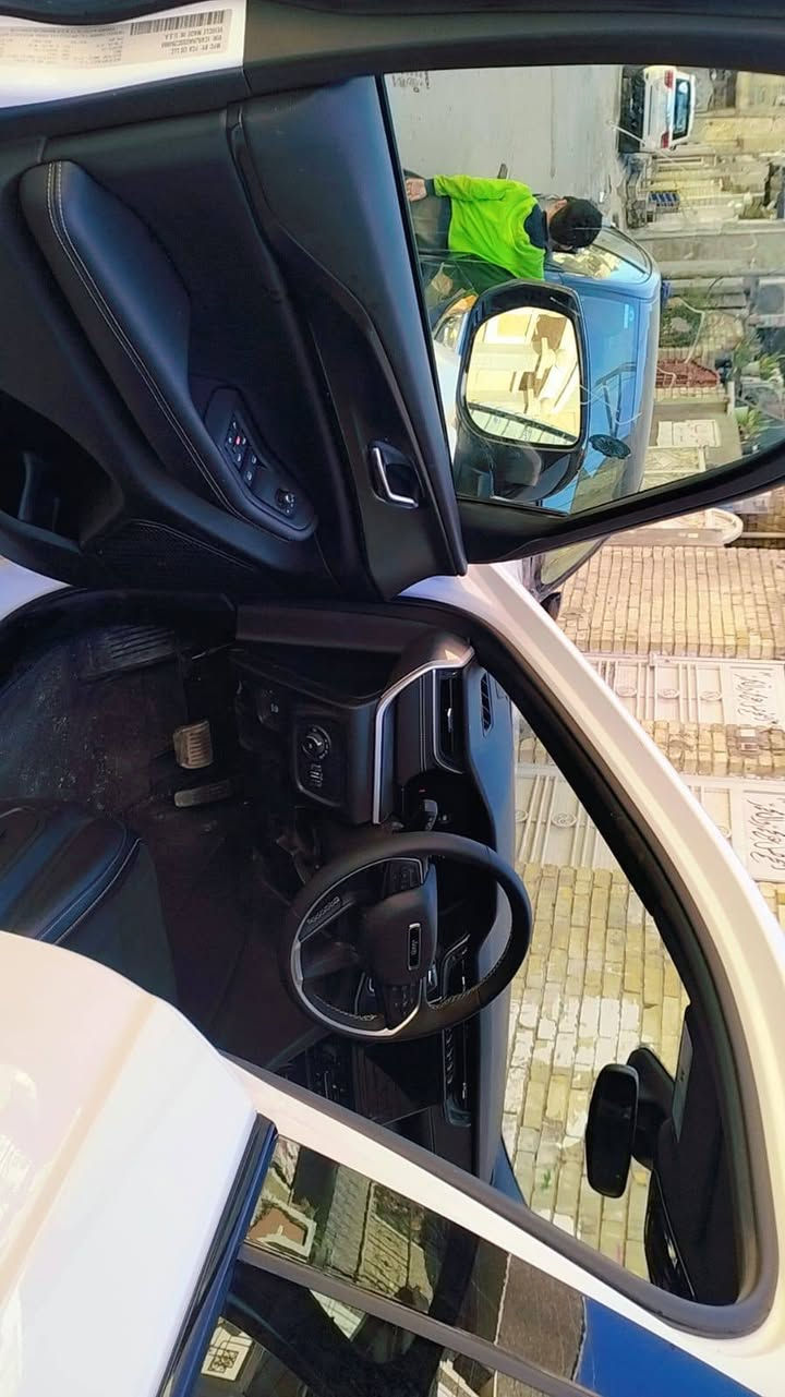 سلام عليكم جيب موديل ٢٠٢٥ دخول جديد داخله شهداء بلاك توب فول مواصفات سياره حادثه بنيد وجاملغ وبيه تعديل شاصي عنواني بغداد الشعب السعر ٢٦٠ وبيه مجال ***********
