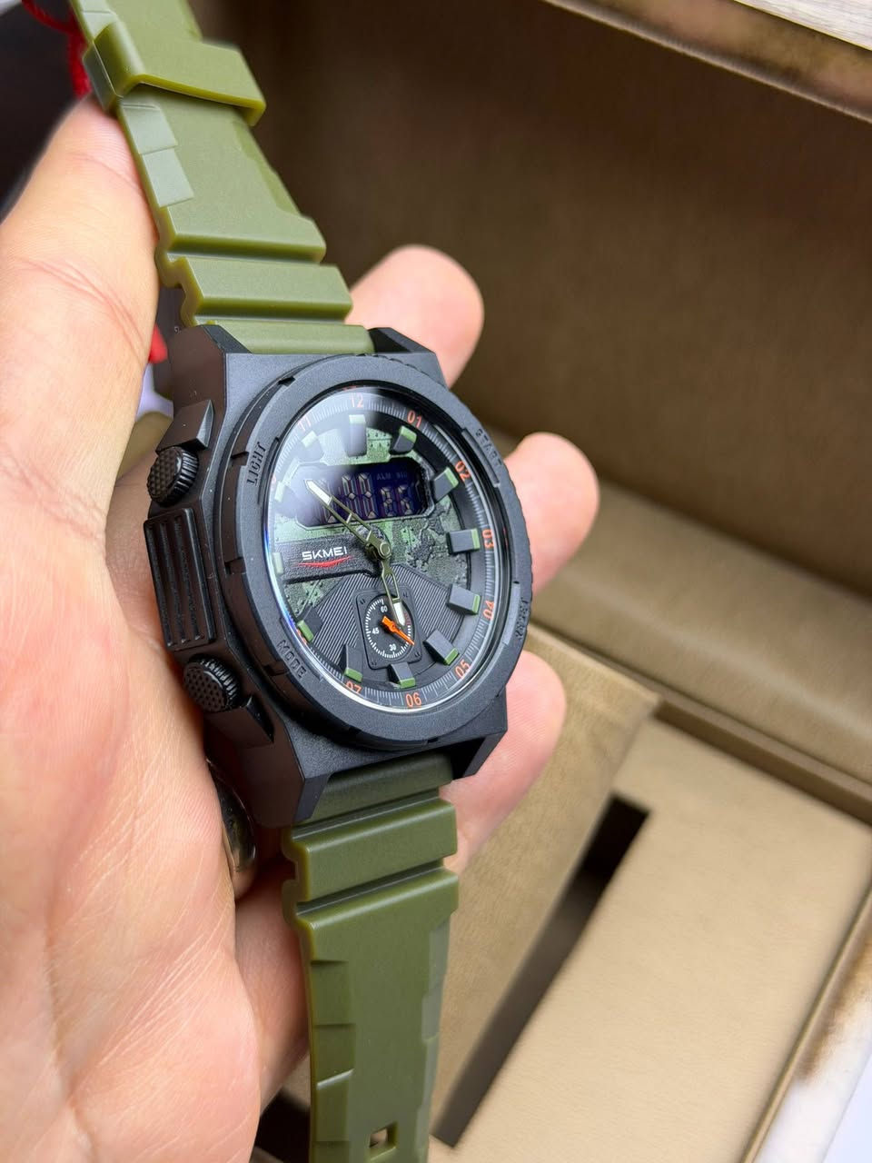 SKMEI
اصلي ماكنة ياباني 
ضمان سنة 
دبل تايم 
ليد انارة داخلي
سير ربر اصلي 
ارقام واميال لامينوس  
سنتر ثواني منفصل
نظام 12،24 ساعة 
منبه 
ستانلس ستيل 
مقاومة للماء 50 متر 

30 الف على اول تم


**إذا كنت صاحب هذا الإعلان وتريد حذفه لأي سبب، رجاءا أرسل رسالة إلى الدعم الفني**