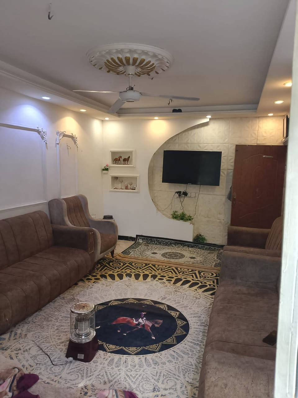 السلام عليكم
للبيع بيت مساحه 125
يحتوي علئ 3غرف نوم صاله استقبال مطبخ صحيات عدد3كراج وايضا يحتوي عله حديقه تشجير مساحه300الاستفسار الاتصال عله الرقم ***********
مكلف في النشر
