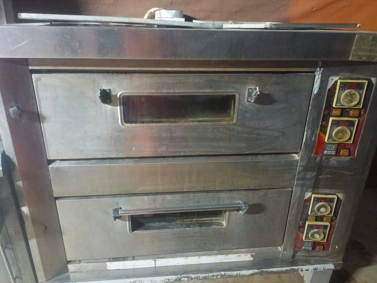 فرن طابقين للبيع سعره 850 الارضيه حجر ***********
