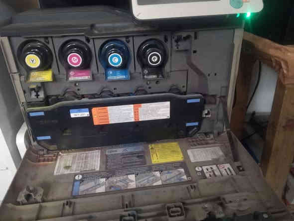 طابعه مع حاسبه دسكتوب للبيع الطابعه كانون 351حجمها تطبع طبع زين استخدام فقط منزل سبب البيع معتاز فلوس حاسبه والطابعه 225 وبيهن مجال 
مكان بابل
***********
