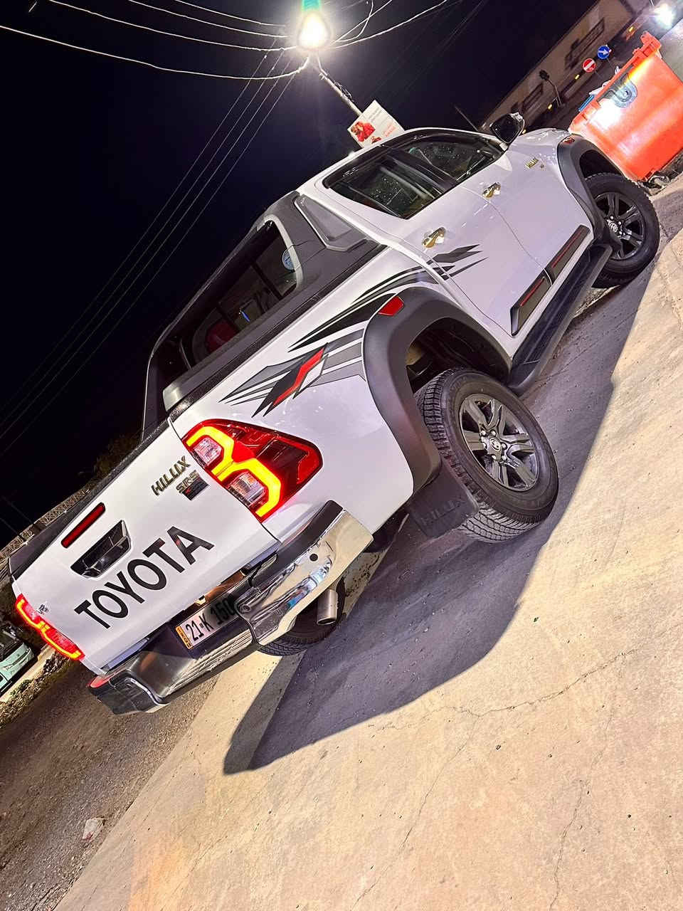 تيوتا هايلوكس للبيع خليجي  trd 6Vموديل 24 شركه سيد نهرو معروف مواصفاته فور ويل ونضام دفلوك ماشي 46km مكفوله كفاله عامه من ضربه وصبغ سياره مال جناي سعر 405 وبي مجال شي بسيط مكان ديالى اي استفسار عل رقم 
***********
