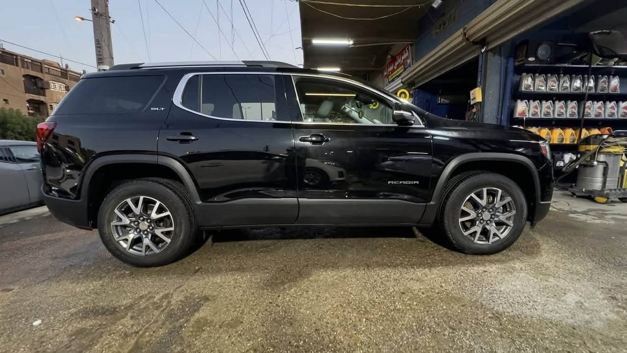 للبيع GMC Acadia SLT موديل 2023

* محرك 2.0 تيربو
* فئة SLT
* ممشى: 89 ألف كم قابل للزيادة
* Clean Title
* الضرر فقط بارد بالبنيـد صغير جدًا
* رقم أربيل وباسمي
* محرك، كير، وشاصي كفالة 
* السيارة جاهزة للفحص بأي مكان يختاره المشتري

المواصفات:

* رادار أمامي
* حساسات أمامية وخلفية
* رادار النقطة العمياء بالمرايا الجانبية
* المحافظة على المسار (Lane Keep Assist)
* التحذير من مغادرة المسار
* نظام الفرملة التلقائية والتحذير من الاصطدام
* Auto Stop/Start
* تشغيل بصمة
* تشغيل عن بُعد (Remote Start)
* كشن السائق كهربائي
* جنطة كهربائية مع الفتح بالحركة (Foot Sensor)
* كاميرا خلفية
* شاشة كبيرة
* Apple CarPlay وAndroid Auto
* مقاعد جلد
* مثبت سرعة
* تكييف أوتوماتيك ثلاثي المناطق
* إنارة LED

السعر: 26,000 دولار أمريكي قابل للتفاوض بالمعقول.

السيارة نظيفة جدًا، لا تحتاج أي مصروف، وجاهزة للاستخدام والفحص.
العنوان بغداد الدولعي 
***********

