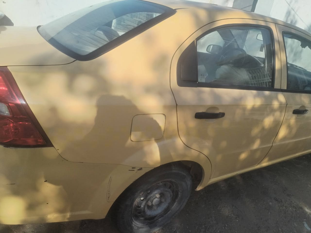 السلام عليكم سياره افيو مفتوح 2009 مصفر هيه وغرامات تحويل مباشر رقم نجف السعر 43 وبيه  تصل *********** الدوانيه دغاره
