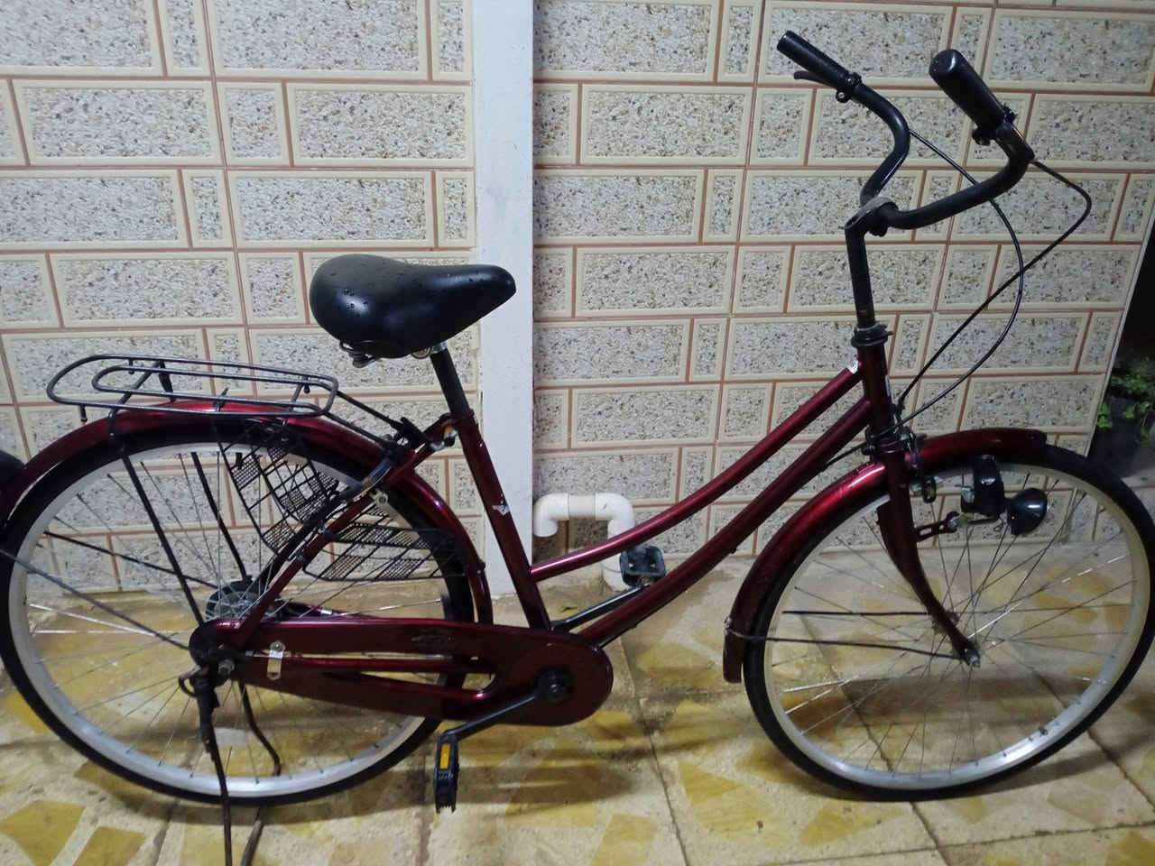 سلام عليكم بايسكل للبيع نوع بناتي حجم 26 البايسكل حاويه ياباني اصلي شرط الفحص السعر ب 120 وبي مجال
المكان قضاء النصر 
الرقم ***********
