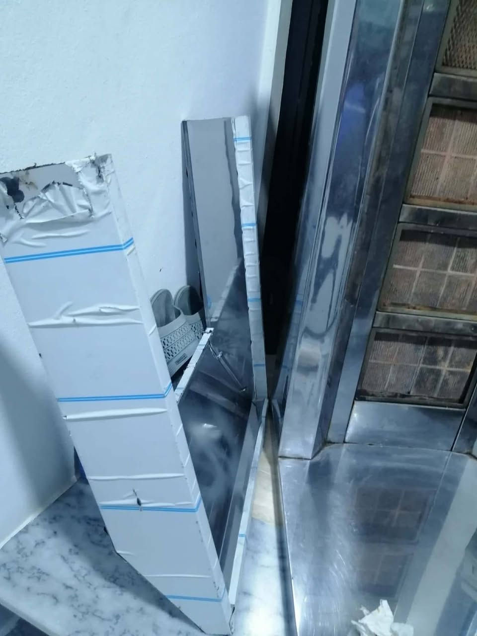 للبيع معدات مطعم بحالة جيدة 
يتوفر للبيع: ✅ صاج غاز. ✅ سخان شاورما مع القواعد. ✅ إكسسوارات ومستلزمات أخرى كما هو موضح في الصور.
💰 السعر: 250 ألف دينار عراقي 
📞 للتواصل والاستفسار: ***********
