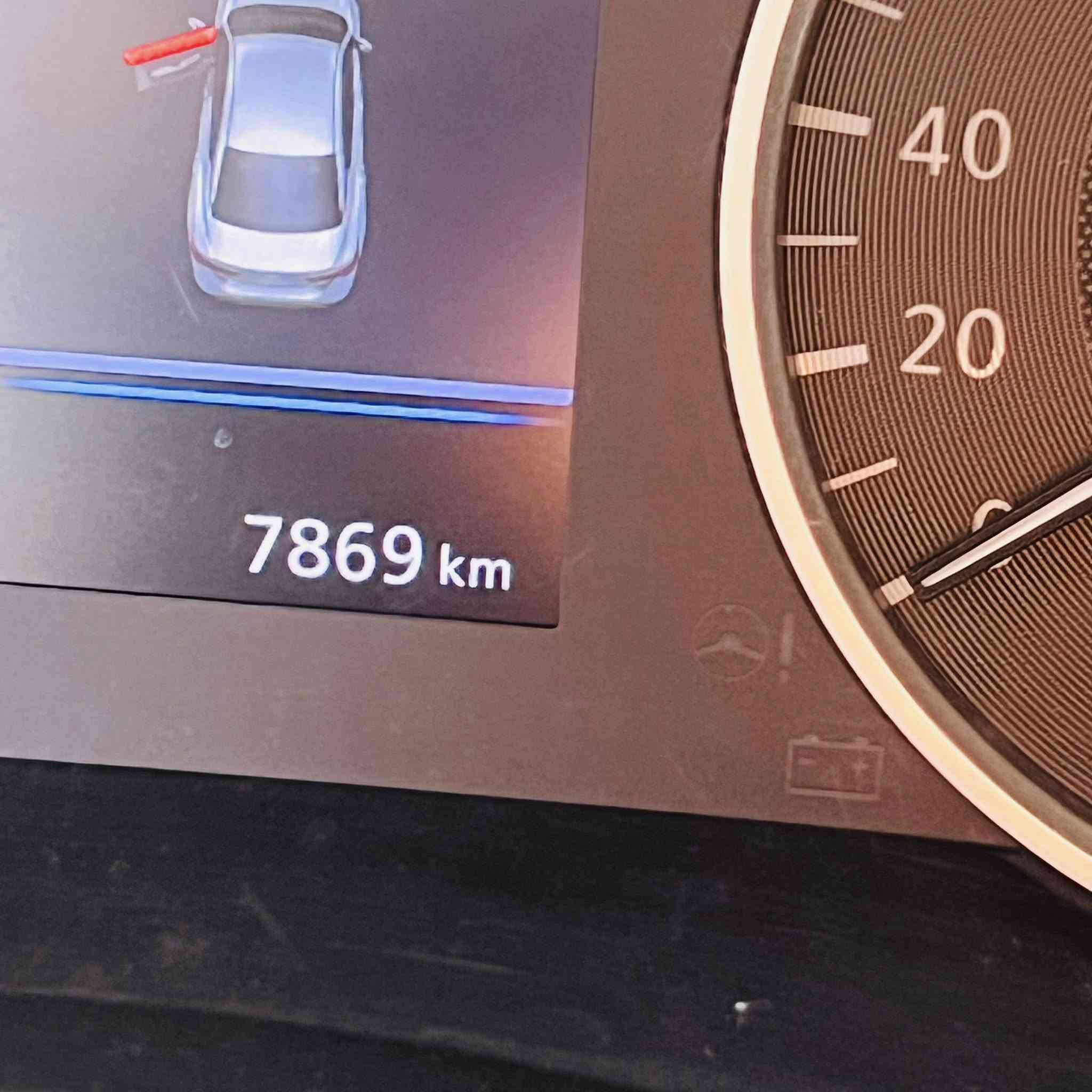 سلام عليكم للبيع سياره خليجيه فول مواصفات 4كامرات رادارات امامي خلفي حادث السياره جاملغ خلفي وباب ايسر خلفي بدون ايرباك محرك 1600 سياره جديده حيل عنوان بغداد سعر 120 
***********
